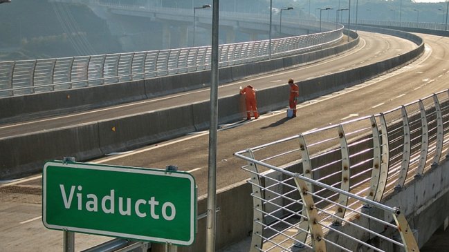 Carabinero rescató a mujer que intentaba lanzarse al vacío en Puerto Montt