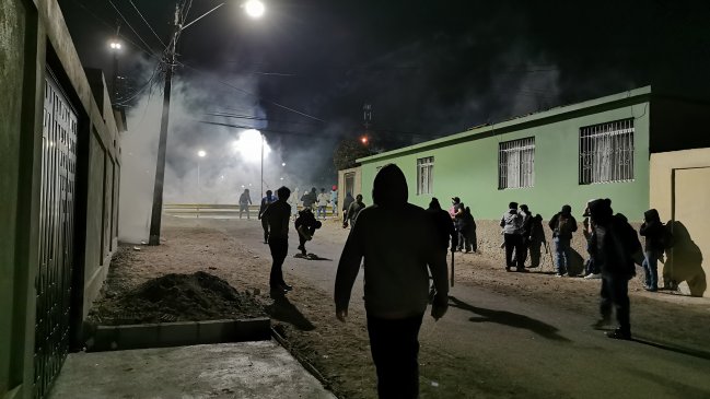 Cuatro detenidos y tres carabineros heridos dejaron las manifestaciones de anoche en Arica
