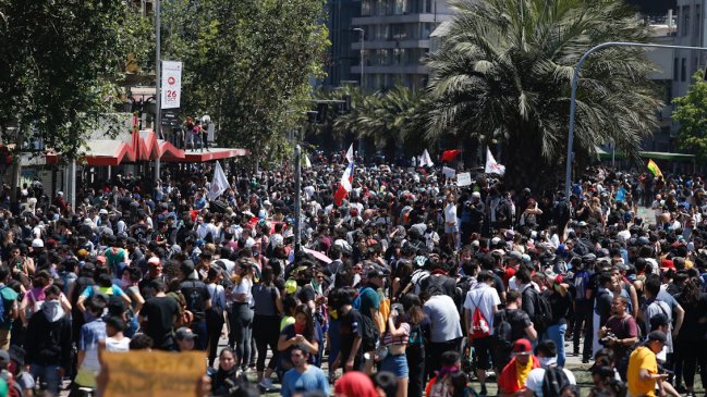 Santiago bajo estado de emergencia tras manifestaciones
