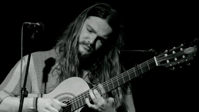 Así fue la presentación de Nano Stern en la manifestación de Plaza Ñuñoa