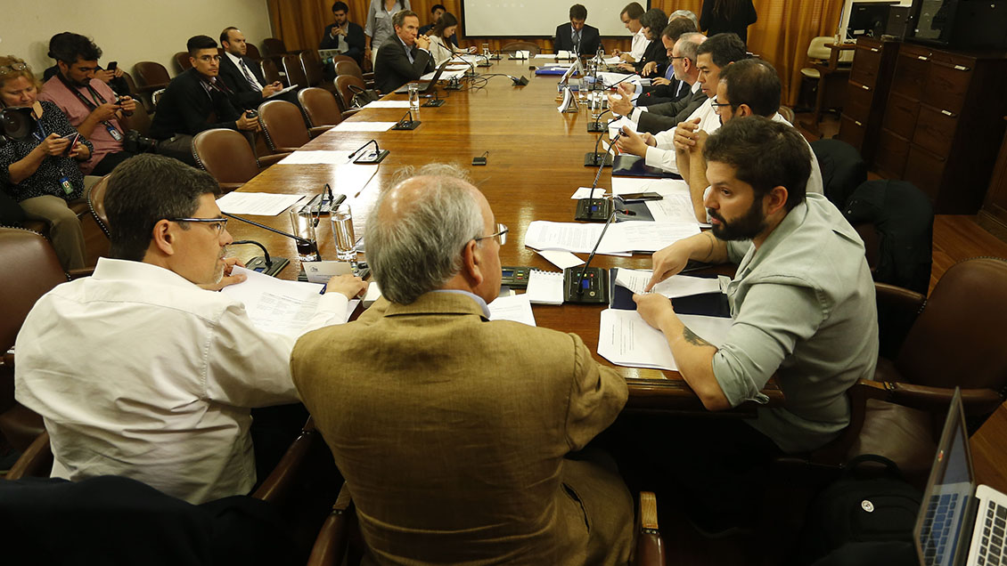 Efecto protestas: Comienza a avanzar el proyecto que reduce la dieta parlamentaria