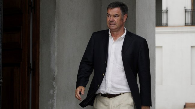 Senador Ossandón: Le avisé a La Moneda que iban a quemar las estaciones del Metro