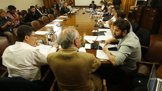 Efecto protestas: Comienza a avanzar el proyecto que reduce la dieta parlamentaria