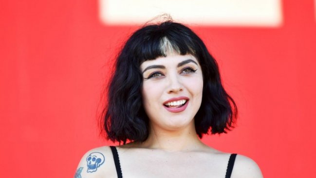 Mon Laferte se une a manifestación de apoyo a Chile en México