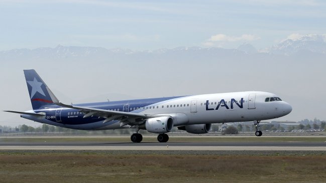 Latam comenzó a operar normalmente sus vuelos desde y hacia Santiago