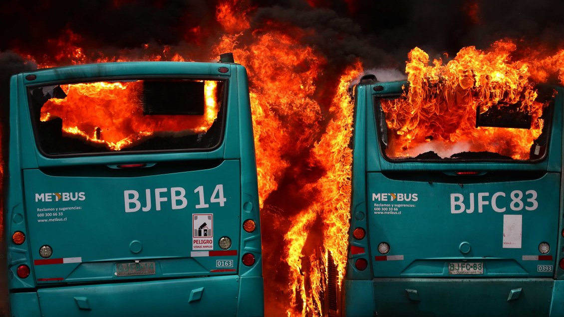 Chequeo: Ministerio desmiente despliegue de buses para que fueran quemados en protestas