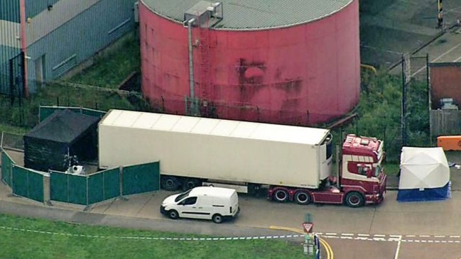 Reino Unido: Detienen a dos personas por hallazgo de 39 cadáveres en un camión