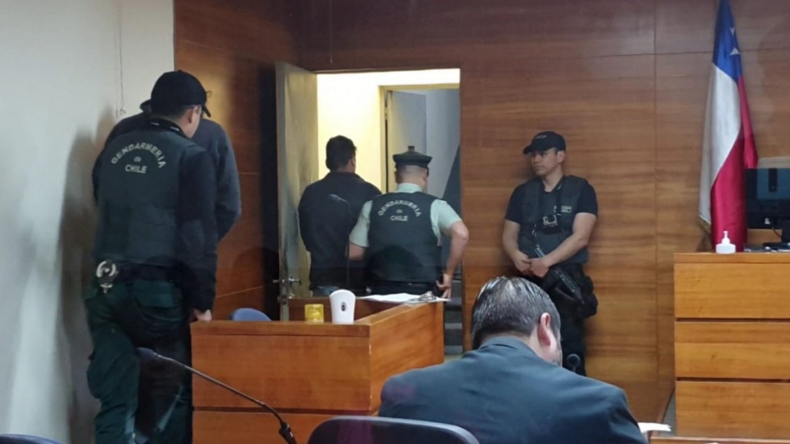 Prisión preventiva para ex candidato del FA acusado de provocar incendio en toque de queda