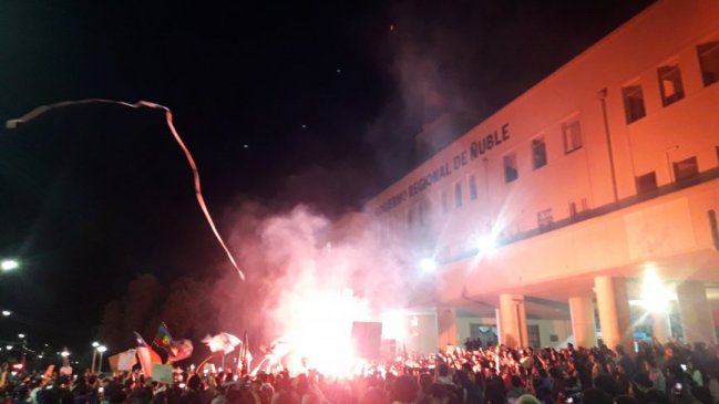 Chillán sin imposibles: Barristas de Colo Colo y la Universidad de Chile marcharon juntos