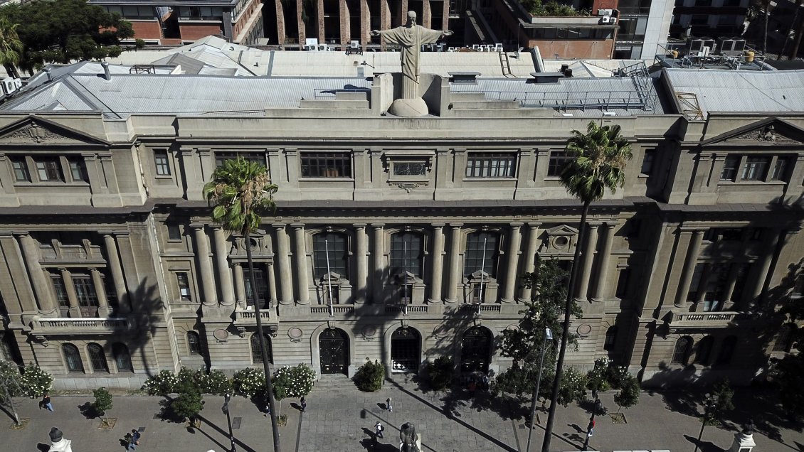 PUC se querellará por alumno que denuncia abusos sexuales en comisaría de Pedro Aguirre Cerda