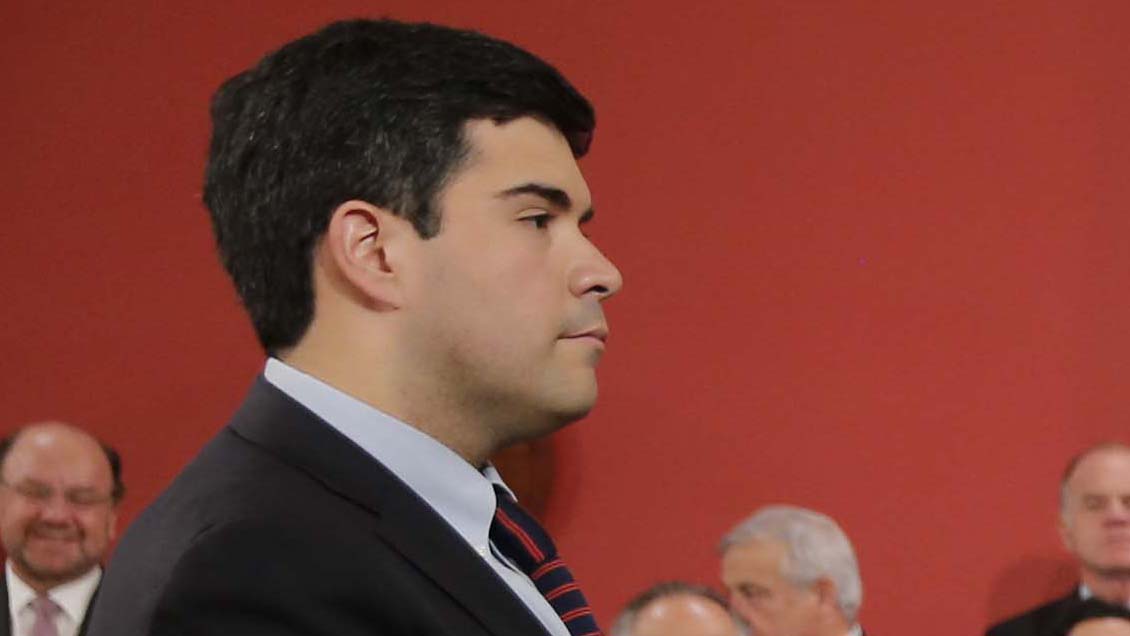 Ministro Isamit se defendió de críticas por facturas impagas y mal comportamiento tributario