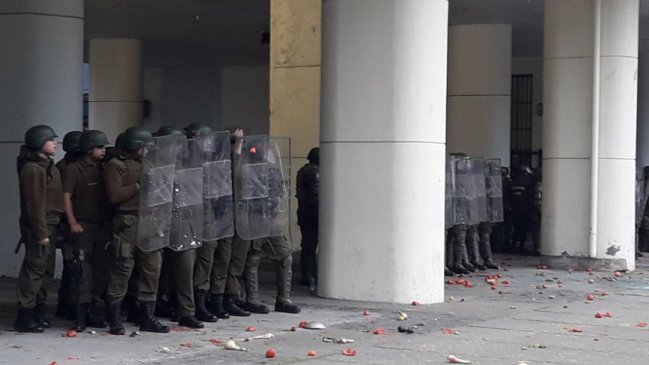 Chillán: Pútridos tomatazos, lacrimógenas y detenidos marcaron la última jornada