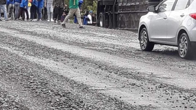 Siete personas lesionadas tras volcamiento de bus con estudiantes en Puyehue
