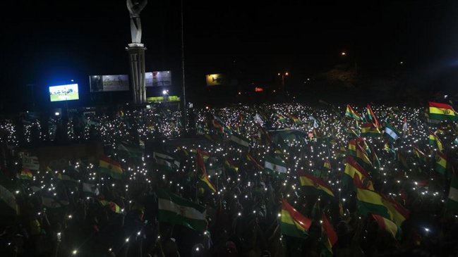 Agrupaciones de Bolivia dan 48 horas a Morales para renunciar