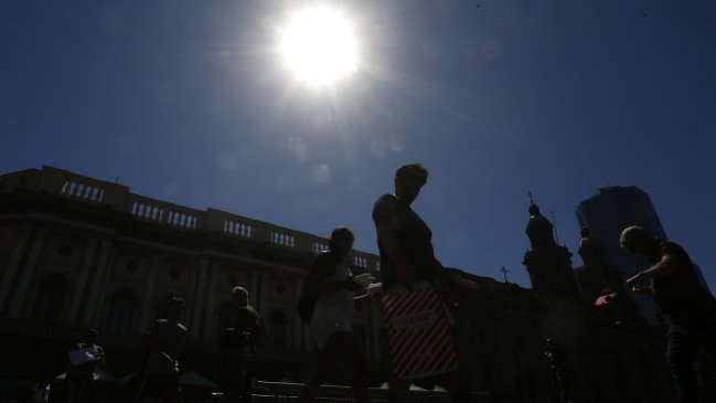 Meteorología emitió alerta por altas temperaturas entre regiones de Coquimbo y Metropolitana