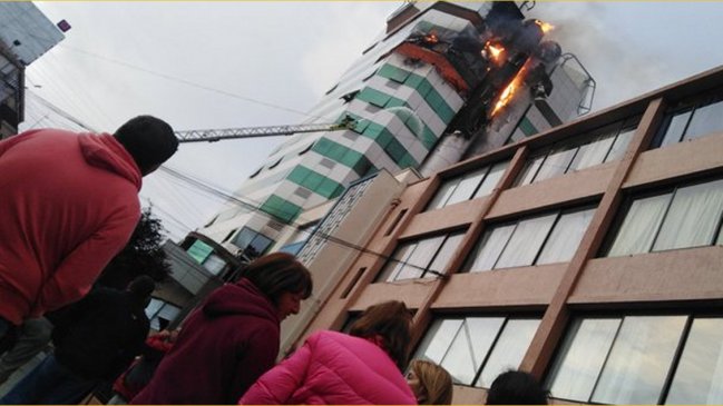 Bomberos controló incendio en céntrico edificio de Concepción