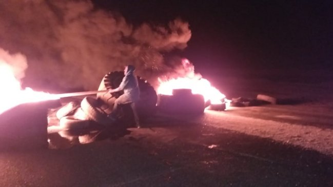 Barricadas interrumpen tránsito en ruta costera que conecta Iquique con Tocopilla
