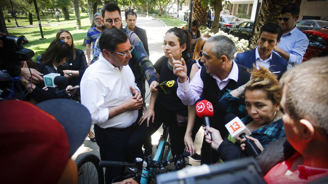 Entre reclamos de vecinos, Gobierno lanza plan de recuperación de espacios públicos