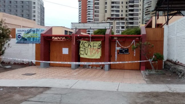 Alumnos se tomaron colegio de Iquique en apoyo a demandas sociales