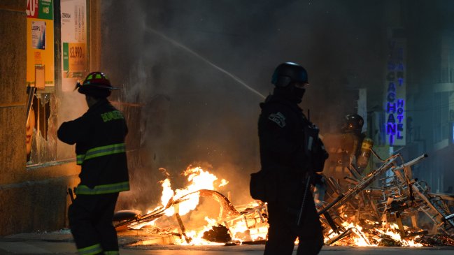 Saqueos y destrozos durante la noche del lunes en Arica dejaron 17 detenidos