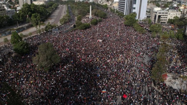Encuesta: Cuatro de cada cinco chilenos están optimistas ante la movilización social