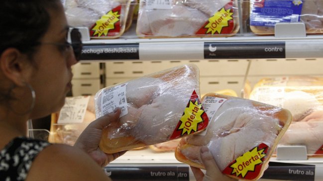  Colusión de los pollos: Grandes cadenas piden rebajar o anular multa  