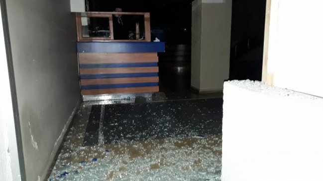 Desconocidos atacaron municipalidad y sede de la DC tras manifestación ciudadana en Chillán