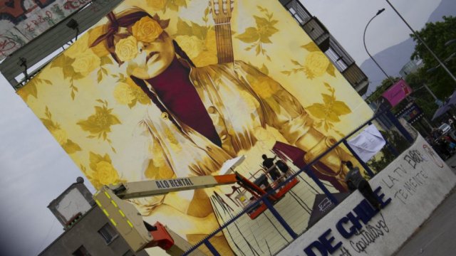 "Primavera Insurrecta", el nuevo mural de Inti que ilumina Santiago - Cooperativa.cl