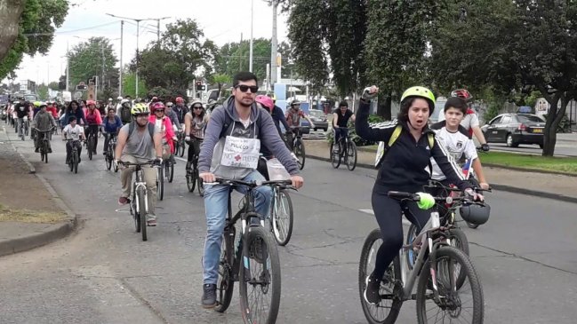 Marcha ciclista marcó nueva jornada de manifestaciones ciudadanas en Chillán
