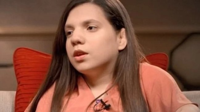 Rompió el silencio la joven con enanismo acusada de ser psicópata por sus papás adoptivos