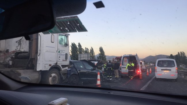 Colisión múltiple en Autopista del Sol genera gran congestión hacia Santiago