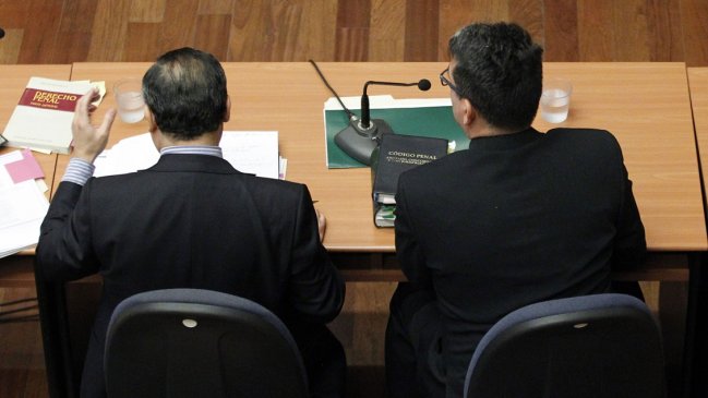 Mayor de Carabineros que disparó contra dos alumnas quedó con arresto domiciliario nocturno