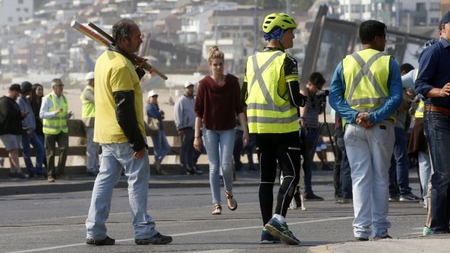 Carabineros llamó a civiles a no portar armas de fuego: 