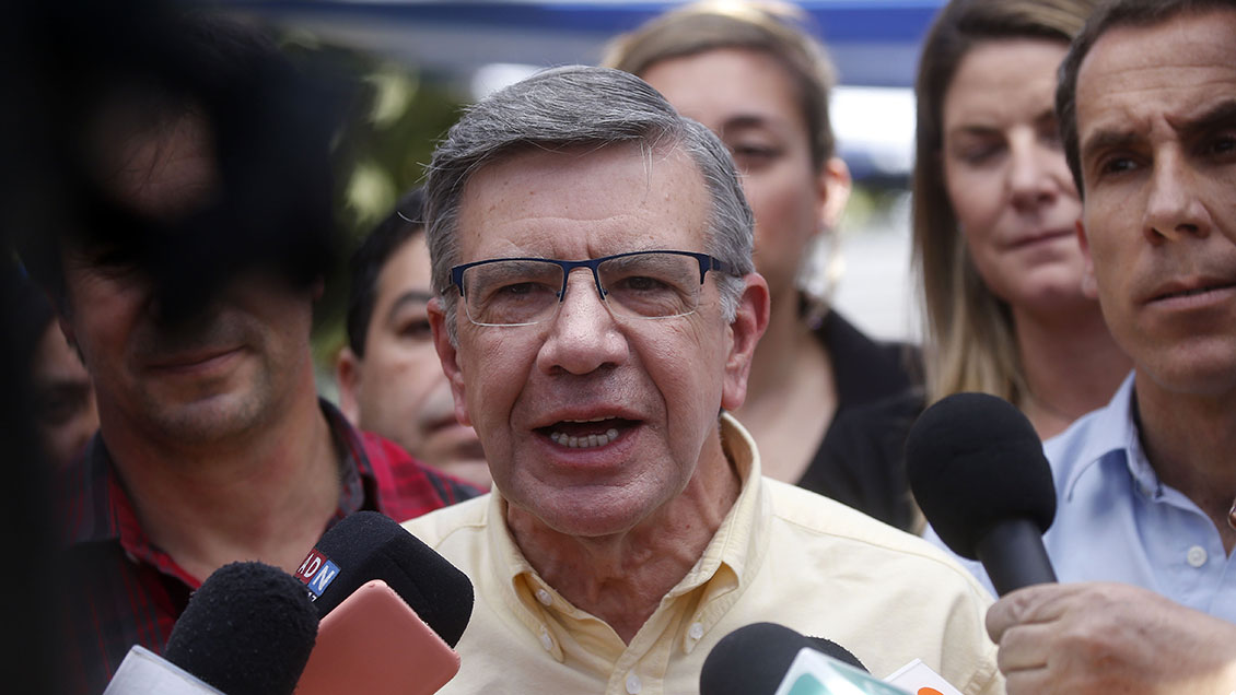 Lavín: Chile necesita una nueva Constitución que nos una y el camino es institucional