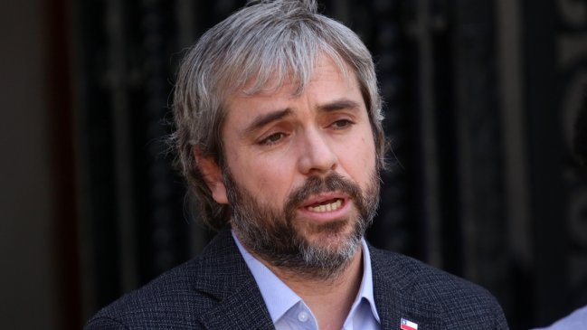 Ministro Blumel anunció proceso para una nueva Constitución mediante un congreso constituyente