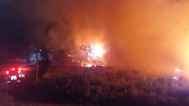 Incendio arrasó con cuatro viviendas en poblado de Tarapacá