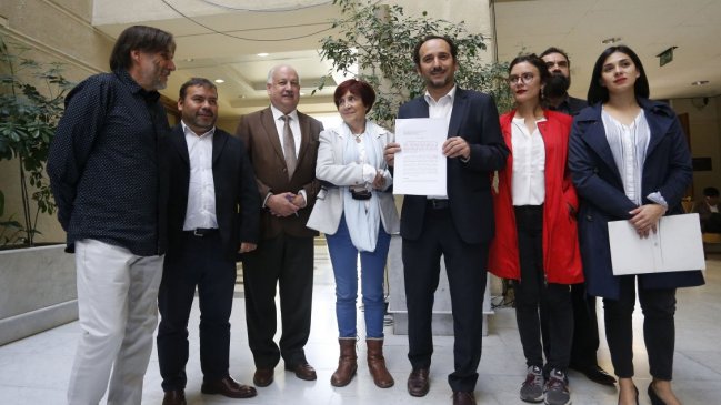 Bancada comunista rechaza propuesta del Gobierno: El camino es la asamblea constituyente