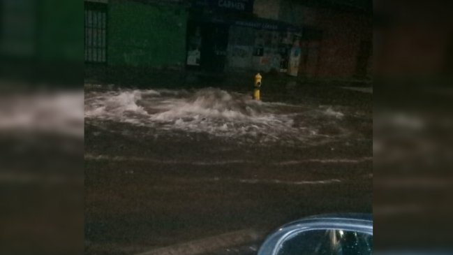 Rotura de matriz afecta a vecinos de Recoleta