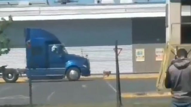 [Video] Denuncian saqueo a supermercado usando un camión en Coronel - Cooperativa.cl