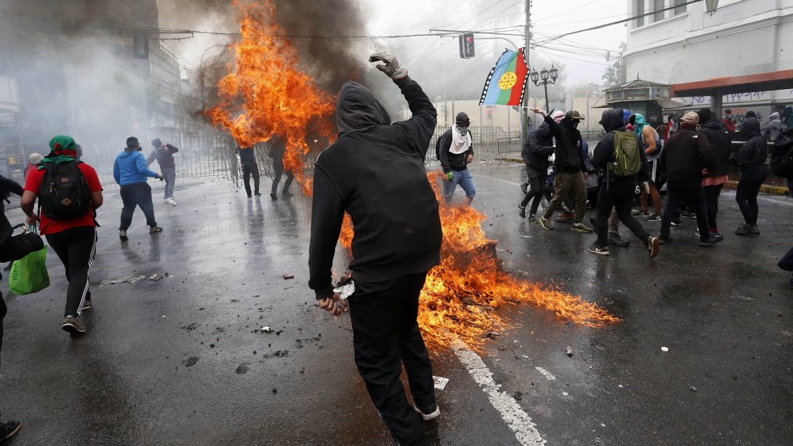 Saqueos e incendios en Iquique, Valparaíso y Concepción tras masivas marchas