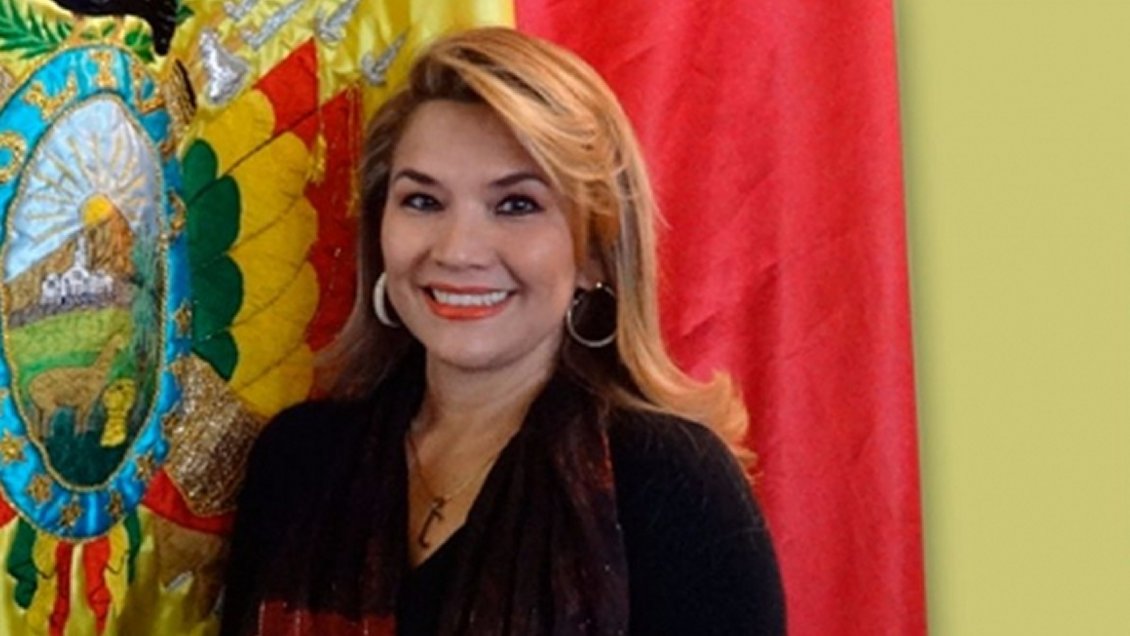 Senadora opositora asumió como presidenta interina de Bolivia