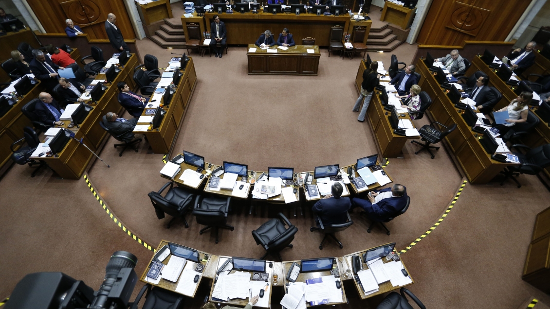 Senadores respaldaron límite a la reelección parlamentaria