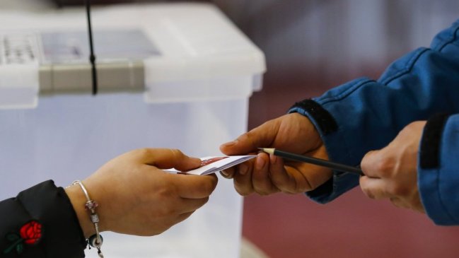Sólo mayores de 20 años podrán votar en consulta constitucional de las municipalidades