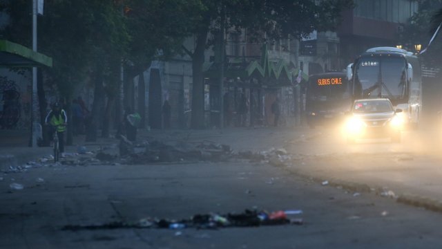 El despertar del centro de Santiago tras la violenta jornada de incidentes del martes - Cooperativa.cl