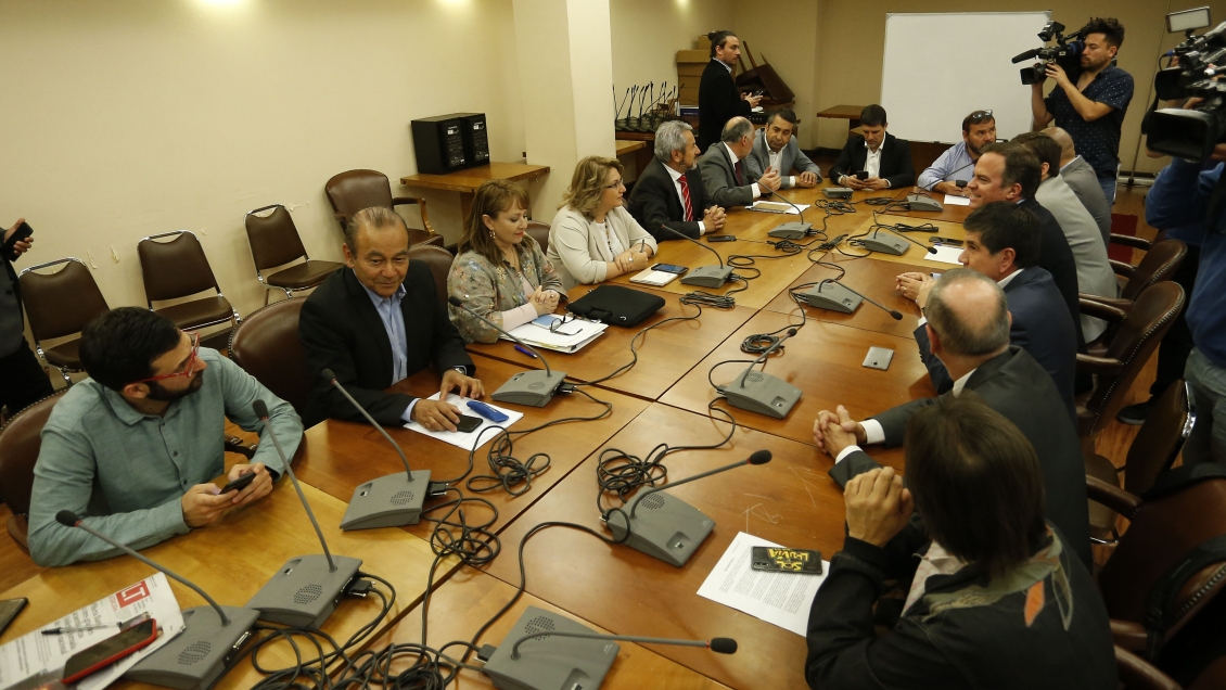 Nueva Constitución: Oposición se abre a convención como fórmula mixta