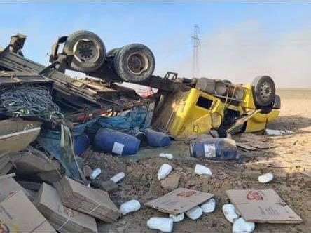 Un conductor fallecido dejó volcamiento de camión en la Ruta 5 Norte