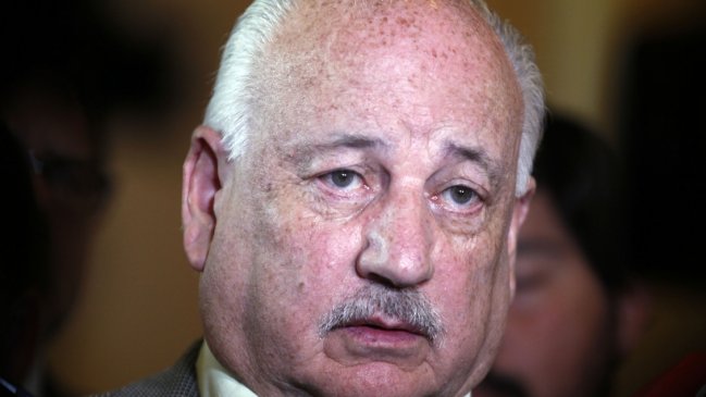 PC y Frente Regionalista se bajaron de reunión para definir mecanismo de nueva Constitución