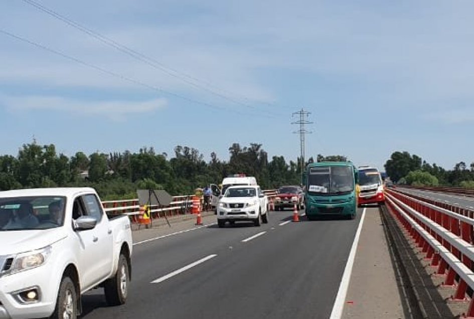 Siete lesionados dejó colisión por alcance entre cuatro vehículos sobre el puente Ñuble