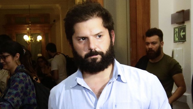 Boric desestimó críticas de Sharp al acuerdo constitucional: 