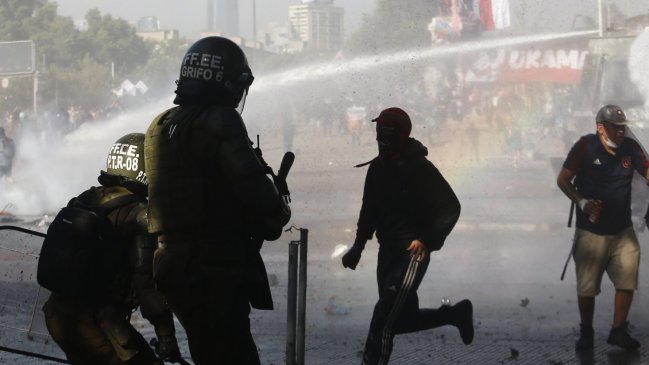 SAMU denuncia que actuar de Carabineros dificultó la reanimación del fallecido en Plaza Italia